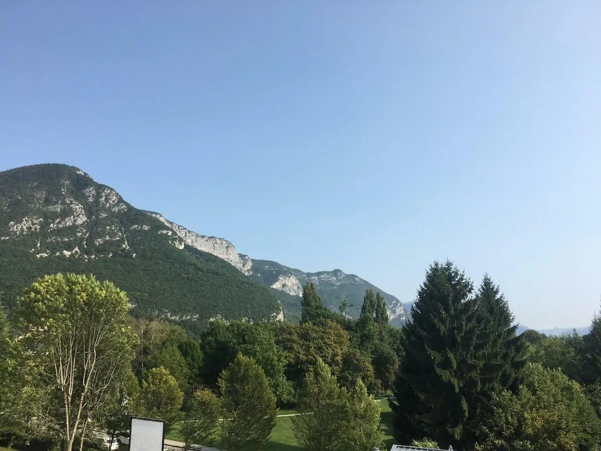 Annecy Lake Lodge 0*,  France